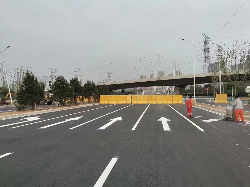 影響熱熔道路標線涂料市場價格差異的核心因素解析