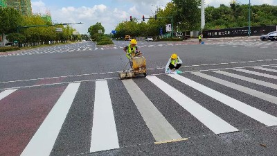 夜間行車安全隱患破解：市政熱熔標線逆反射值優化指南