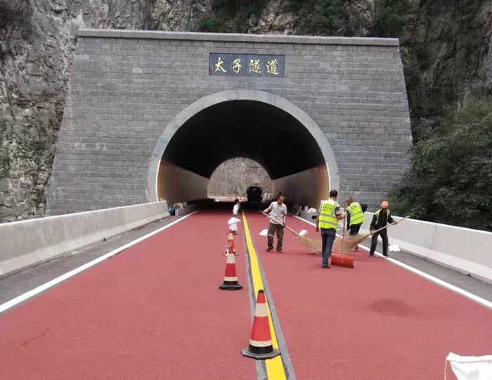 三艾斯解說彩色防滑標線于高速公路、隧道的關鍵作用
