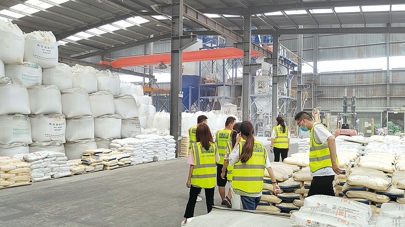 路面標線涂料-防撞墩上涂刷黃黑反光漆的作用